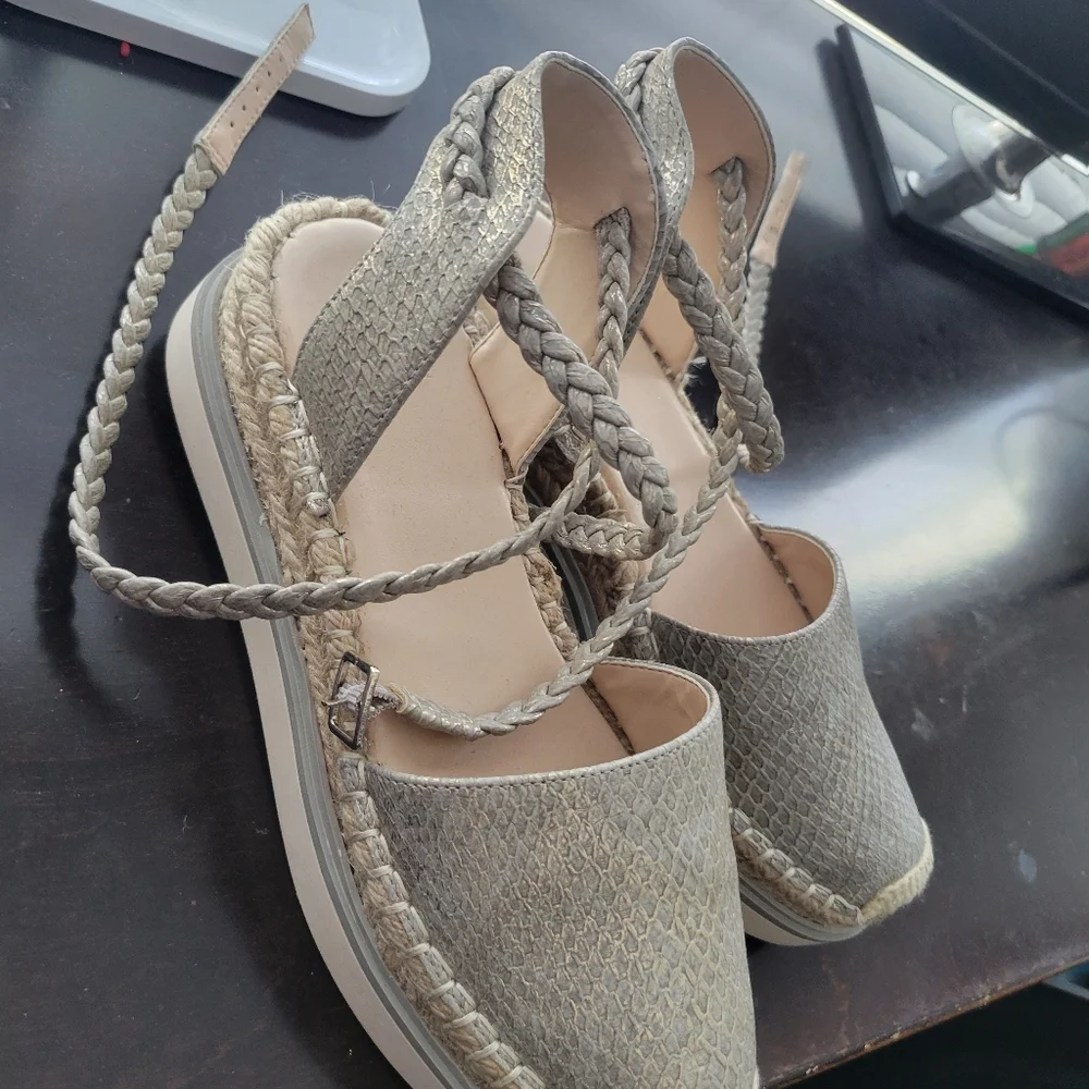 Beautiful Jlo Espadrilles shoes - Picture 3 of 4